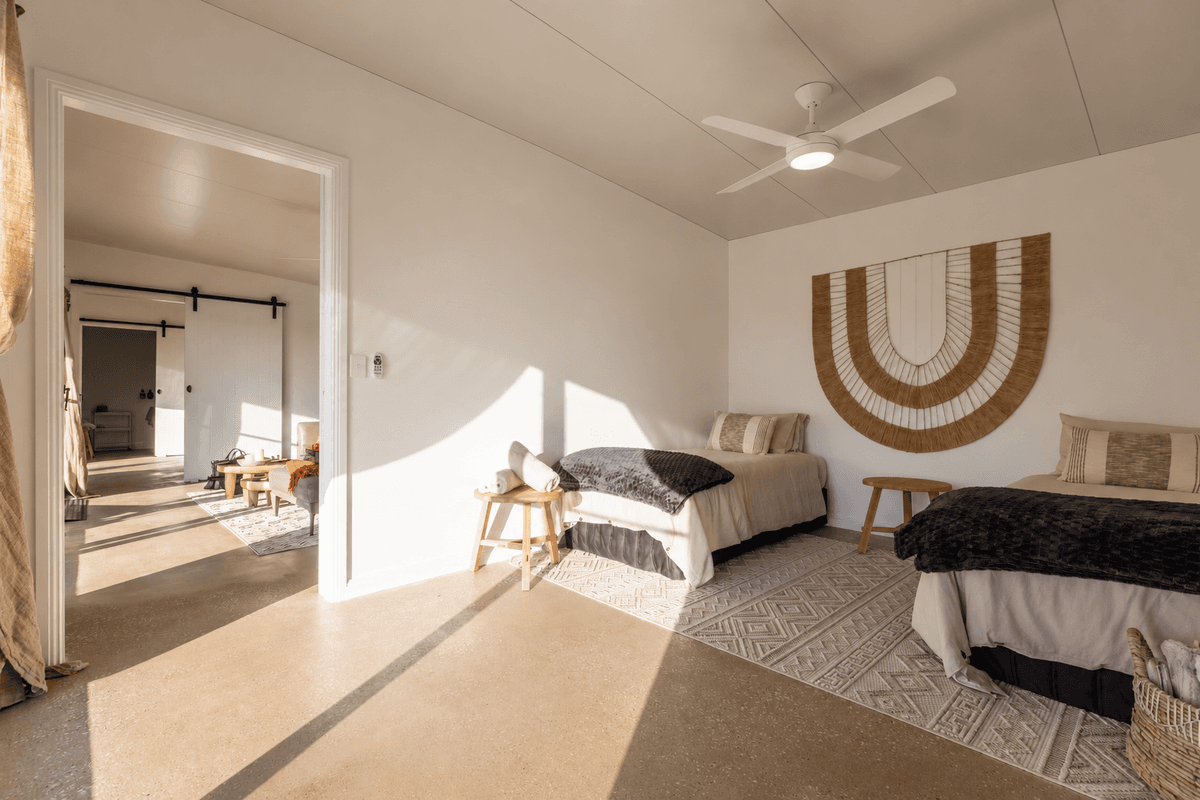 MagnaLiner recessed edge joint detail